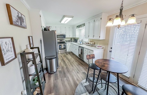 Cartersville House | Cozy Family-sized house. Pet Friendly!
