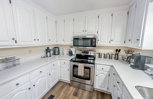 Cartersville House | Cozy Family-sized house. Pet Friendly!