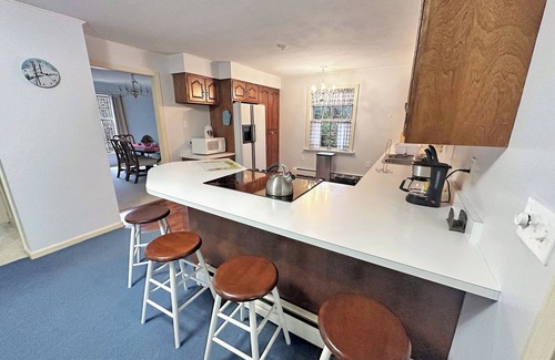 East Haven  Rutland County House | Cozy Family Ski Pad 20min to Killington - PROMO pricing, Washer/Dryer, Pets OK