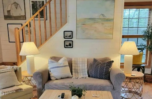 Leesburg Cottage | Cozy Farm Cottage on secluded 14 acre farm on the outskirts of Leesburg