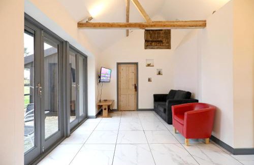 Hethel House | Cozy Farm Stay In Norfolk W Parking