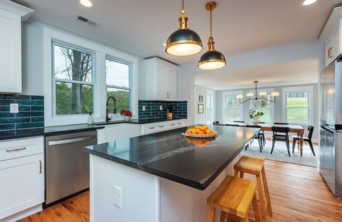 Weaverville House | Cozy Farmhouse - 10 min to AVL!
