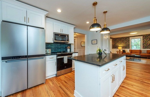 Weaverville House | Cozy Farmhouse - 10 min to AVL!
