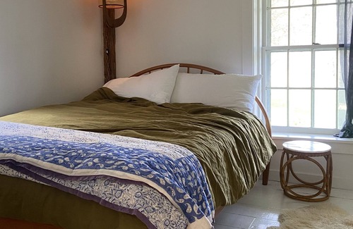 Stockbridge House | Cozy Farmhouse Cabin