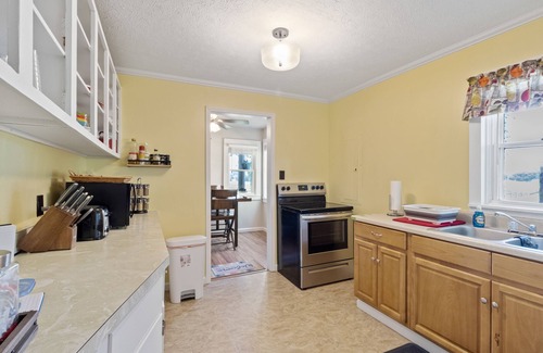 Horse Cave Other | Cozy Farmhouse near Mammoth Cave on 45+ acre animal farm