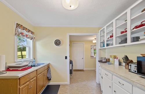 Horse Cave Other | Cozy Farmhouse near Mammoth Cave on 45+ acre animal farm