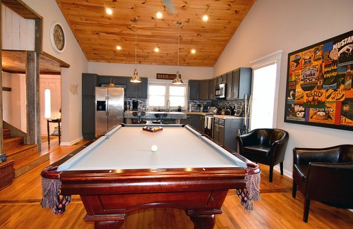 Marion Other | Cozy farmhouse! Pool table, fire pit, minutes to Lake James, downtown Marion!