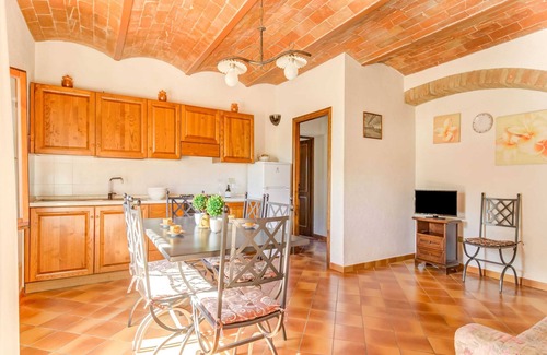 Gambassi Terme House | Cozy Farmhouse With Pool