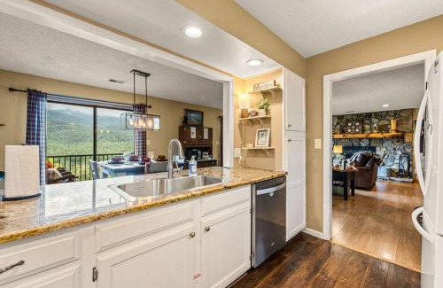 Gatlinburg - Pigeon Forge Apartment | Cozy Fires & Mountain Views, Your Smoky Mountain Escape