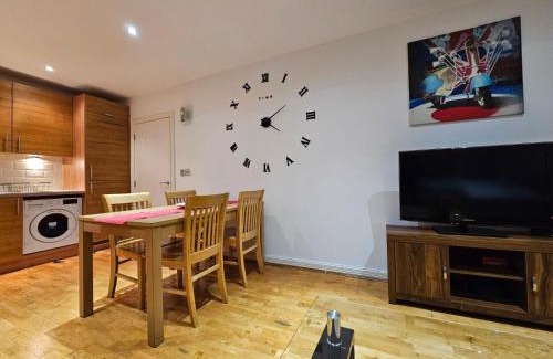 West Ealing Apartment | Cozy Flat close to central London