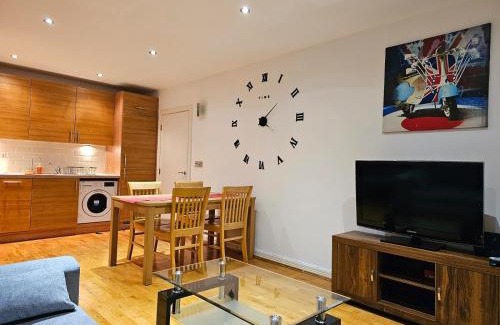 West Ealing Apartment | Cozy Flat close to central London