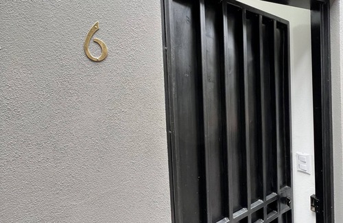 Granadilla Apartment | Cozy Flat for short/long stays (Free WIFI + coffee)