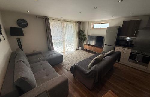 Brent Apartment | Cozy Flat in Harlesden near Wembley