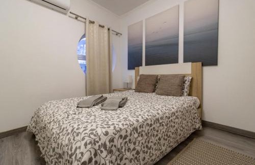 Areias de Sao Joao Apartment | Cozy Flat near Oura Beach