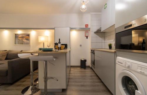 Areias de Sao Joao Apartment | Cozy Flat near Oura Beach