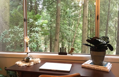 Ashcreek Apartment | Cozy Forest Retreat near Downtown