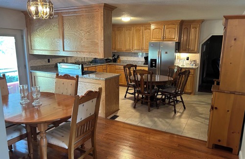 Cross House | Cozy four bedroom, two bathroom home a few miles from Lake Moultrie and Marion