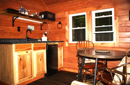 Lake Clear Cabin | Cozy four-season Adirondack Cabin —Close to Rail Trail & Lake