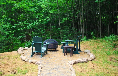 Lake Clear Cabin | Cozy four-season Adirondack Cabin —Close to Rail Trail & Lake