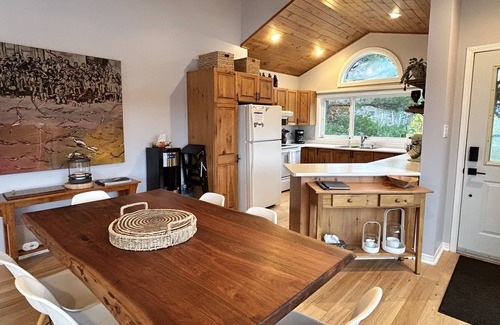 Muskoka Lakes Cottage | Cozy Four Season Cottage on Brandy Lake