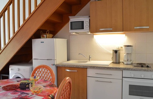 Saint-Pierre-la-Mer House | Cozy 2-Room Mezzanine House, Pool, 800m to Beach, Sleeps 6, Saint Pierre La Mer