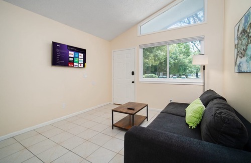 Southpoint Apartment | Cozy, fully-furnished 2BR/1BA apartment with ample parking in Jacksonville's Southside