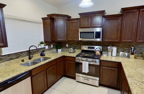 Biggs Field House | Cozy fully renovated 3 bedroom 3 bathroom with am garage home