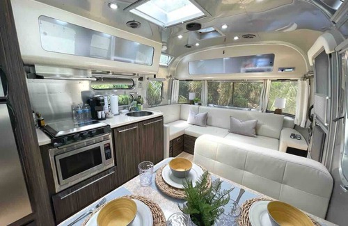 Whitemarsh Island House | Cozy & Fun Airstream Camper Near Downtown & Beach