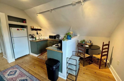Bradford Apartment | Cozy, furnished apartment for short-mid term stays