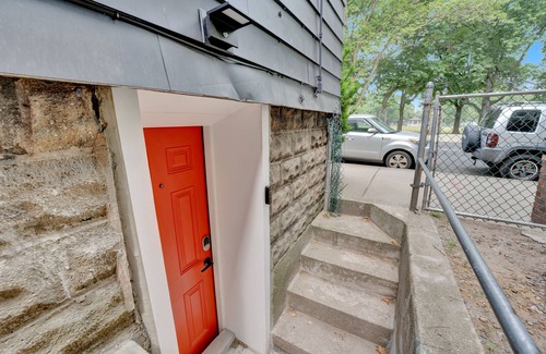 West Side Apartment | Cozy Garden 1Bed Apt, Lincoln Park