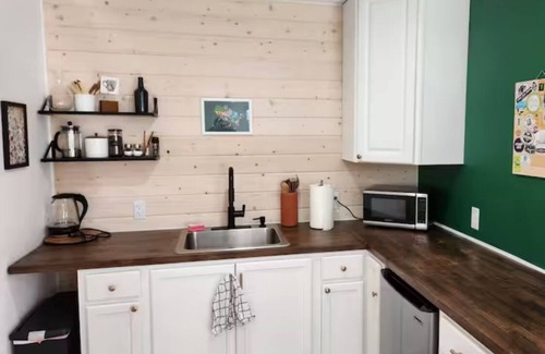 Woodbine Apartment | Cozy Garden Cottage
