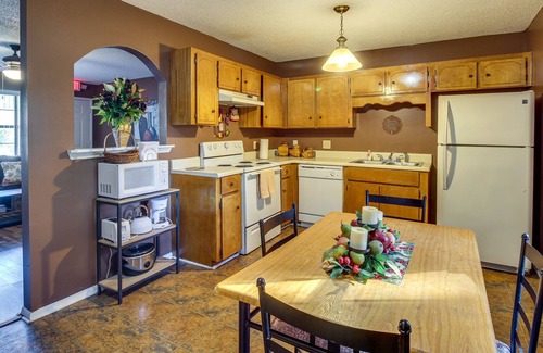 Hinesville House | Cozy Georgia Abode - Patio, Near Fishing & Hiking!