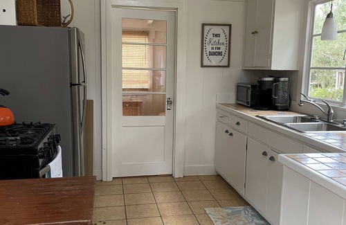 Pacific Grove Cottage | Cozy get-away in Pacific Grove (Pet Friendly!)