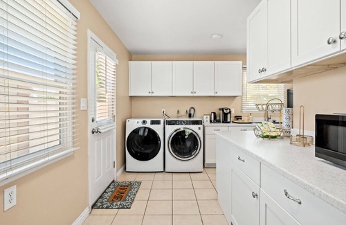 Upland House | Cozy Getaway Bright Clean Fully Equipped