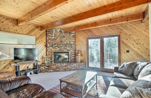 Upper Moonridge House | Cozy Getaway Cabin Deck and Hot Tub with Views!