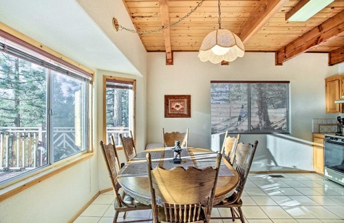 Upper Moonridge House | Cozy Getaway Cabin Deck and Hot Tub with Views!