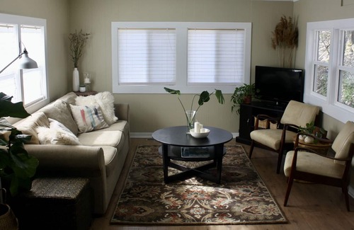Clarksburg House | Cozy Getaway in the Heart of the Blue Mountains
