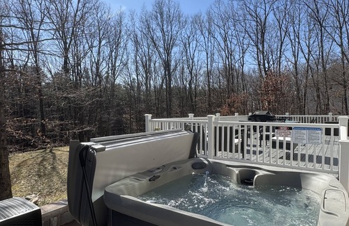 Stroudsburg House | Cozy getaway in the Poconos — 5minutes away from all your favorite attractions !