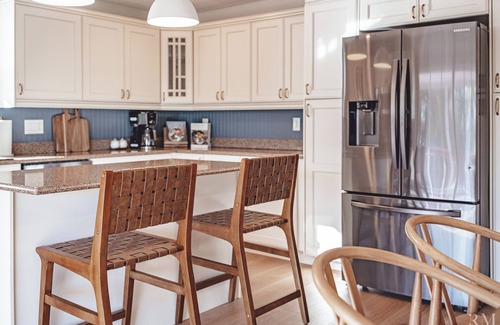 Rockbridge Cottage | Cozy Getaway: Location, Dogs Stay Free, Fenced Yard, Fishing Pond
