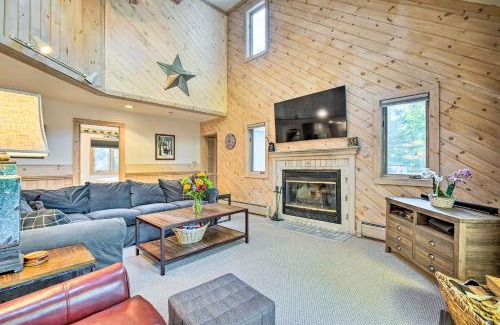 West Dover House | Cozy Getaway Private Hot Tub, Near Skiing!