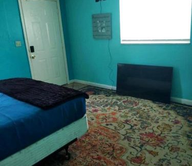 Pine Manor Apartment | Cozy Getaway with Bright Colors & Full Kitchen