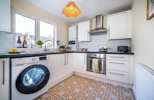 Hanham Apartment | Cozy Glam Central Peaceful 2bed Sleep 5 Fast Wifi