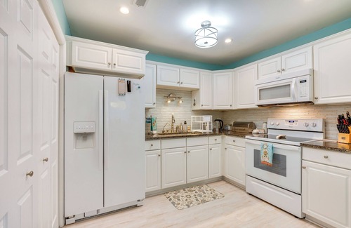 Goose Creek House | Cozy Goose Creek Escape w/Patio & Grill