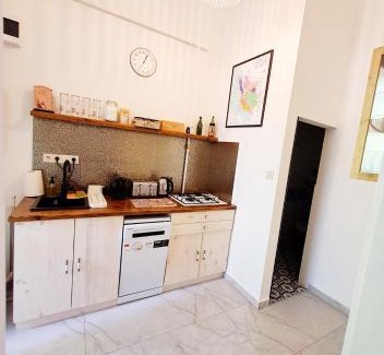 Belso-Ferencvaros Apartment | Cozy & Green Downtown Residence