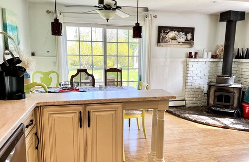 Pipes Cove Cottage | Cozy Greenport Getaway