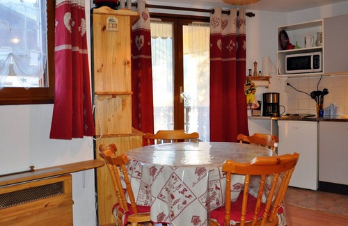 Abondance Apartment | Cozy Ground Floor Studio for 4 with Balcony in Peaceful Area - Near Ski Slopes!