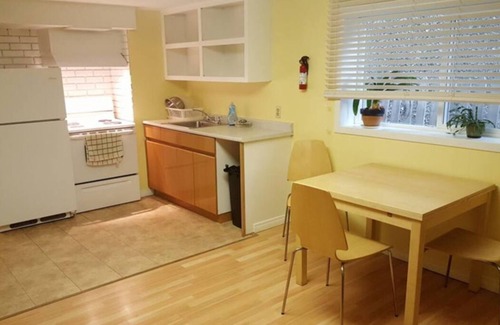 Renfrew-Collingwood House | Cozy Ground Level Suite With semi Private Entrance