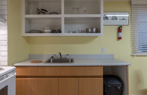 Renfrew-Collingwood House | Cozy Ground Level Suite With semi Private Entrance