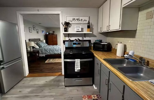 Abercorn Heights - Lamara Heights House | Cozy guest house (pet friendly studio)