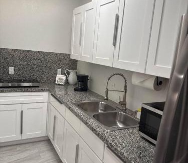Spring Valley House | Cozy Guest House West Las Vegas